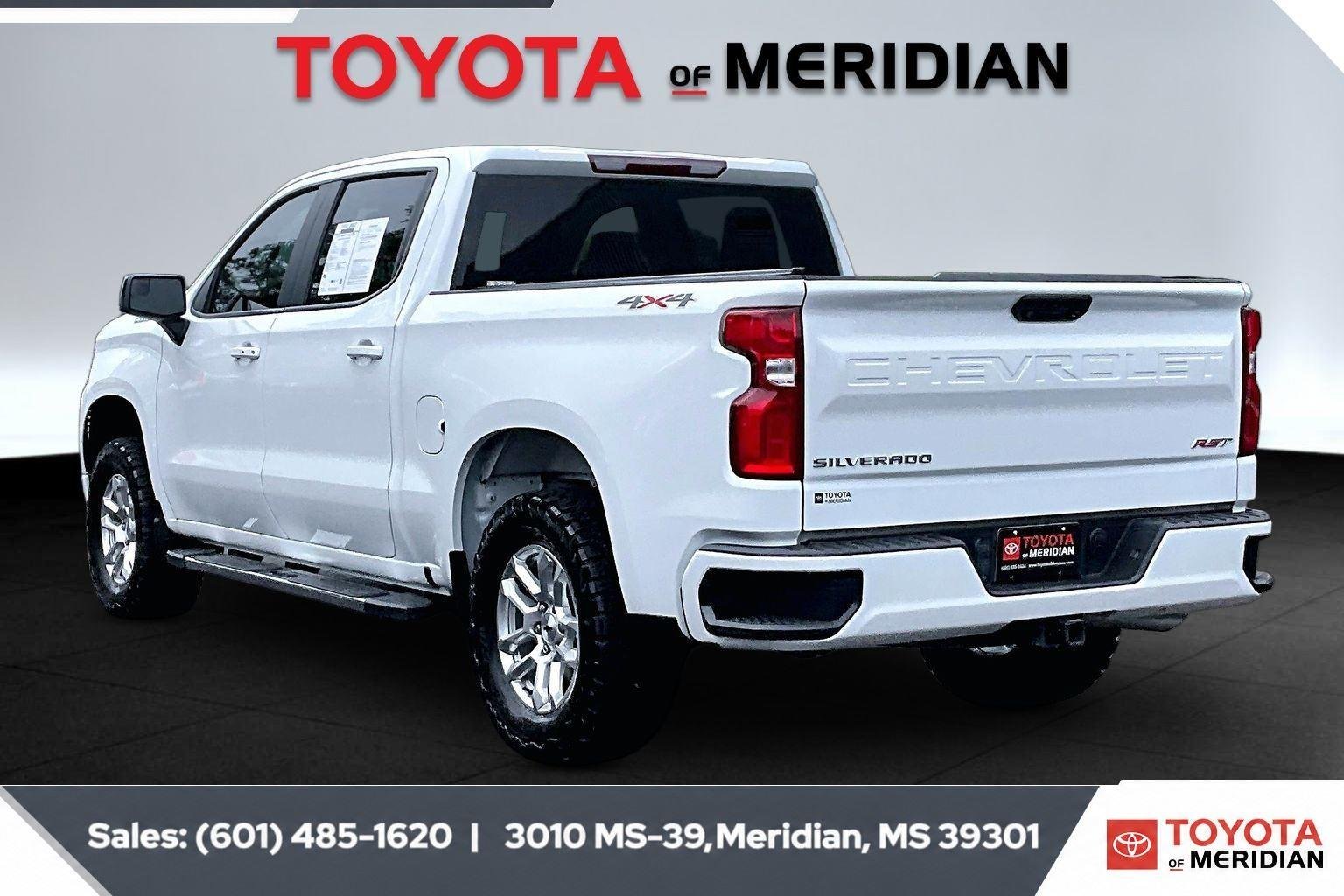 Used 2024 Summit White Chevrolet RST image 2