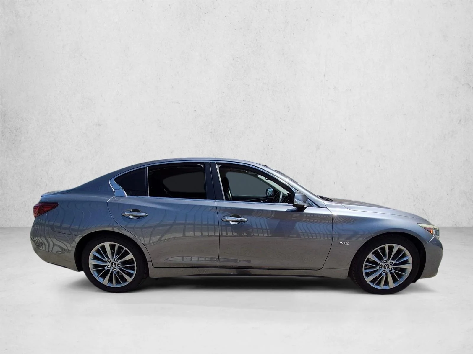 Used 2019 Graphite Shadow INFINITI 3.0t LUXE image 4