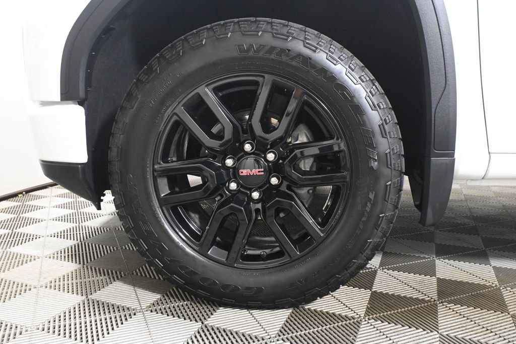 Used 2025 White GMC Elevation image 12