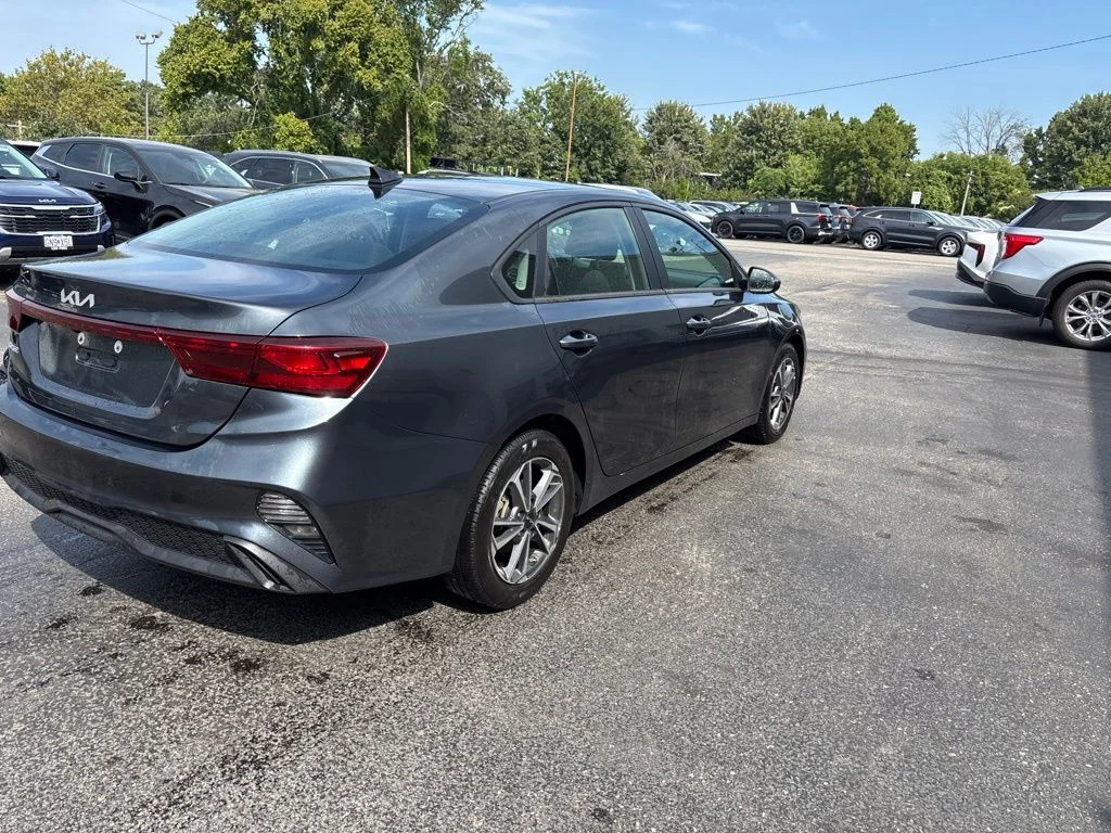 Used 2024 Gravity Gray Kia LXS image 3