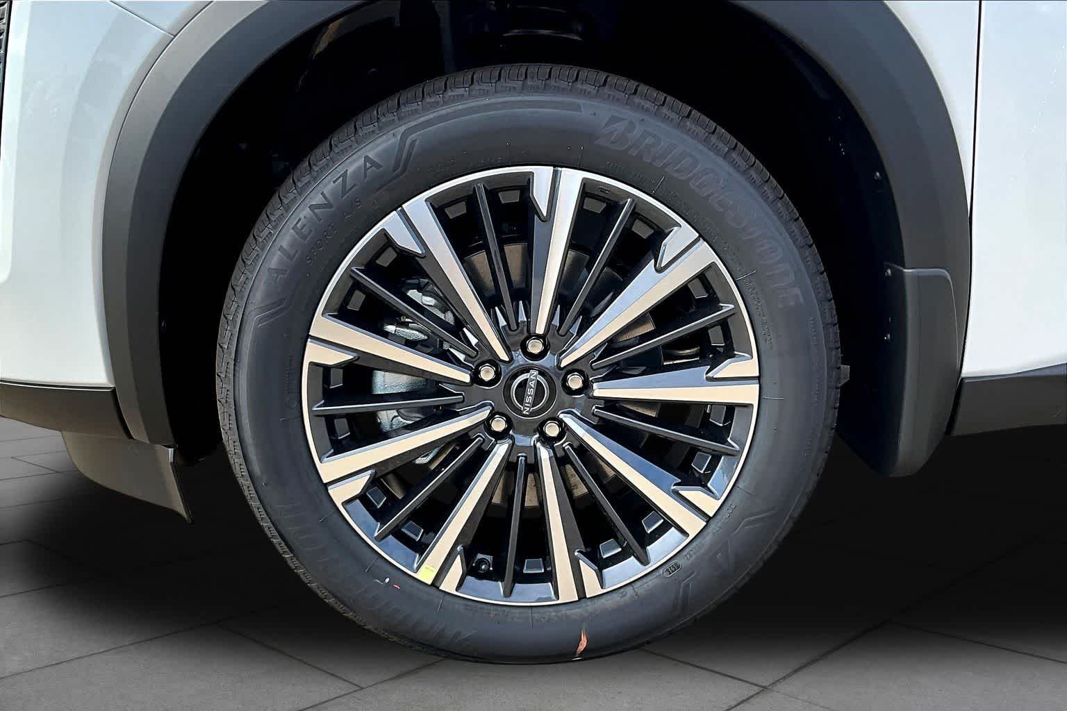 New 2026 Everest White Pearl TriCoat Nissan Platinum image 9