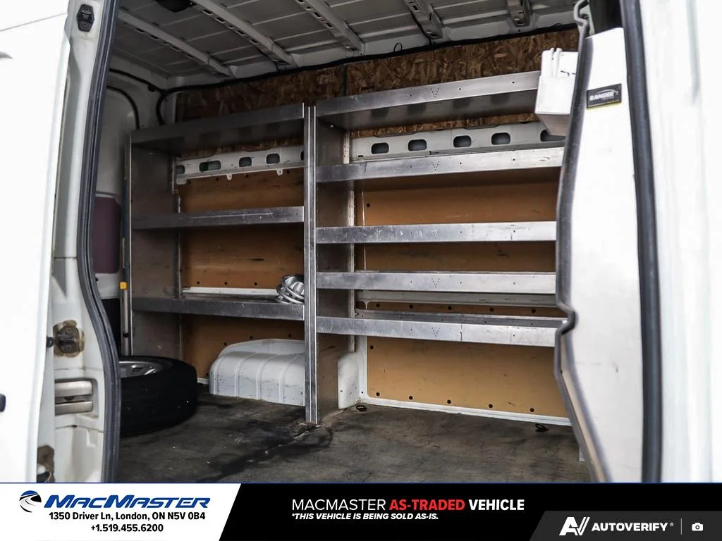 Used 2017  Nissan  image 27