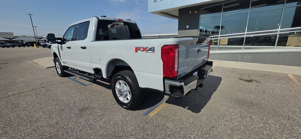 New 2026 Avalanche Ford F-350® XLT image 7