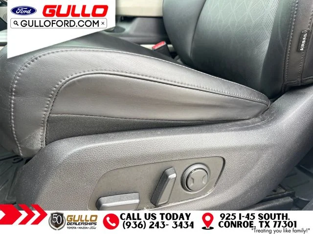 Used 2023 Snow White Pearl Kia LX Seat Package image 18