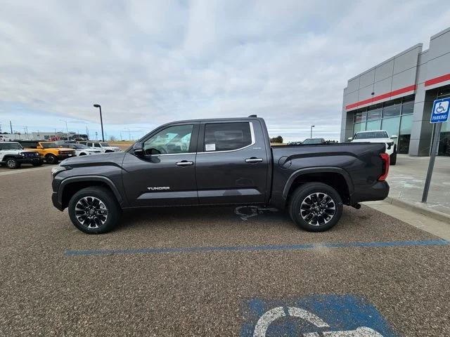 2026 Toyota Tundra Limited - Photo 9