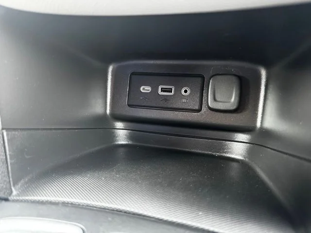 2023 Chevrolet Equinox LT - Photo 24