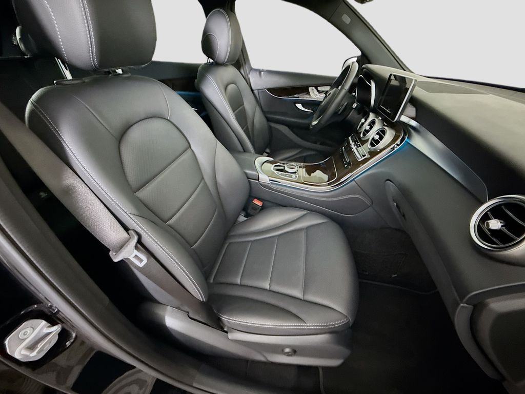 Used 2019  Mercedes-Benz GLC 300 image 28