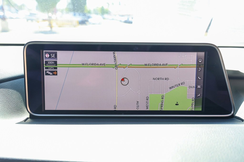 Used 2017 White Lexus 450h image 28