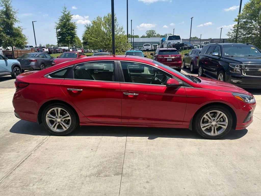 Used 2019 Red Hyundai SEL image 4