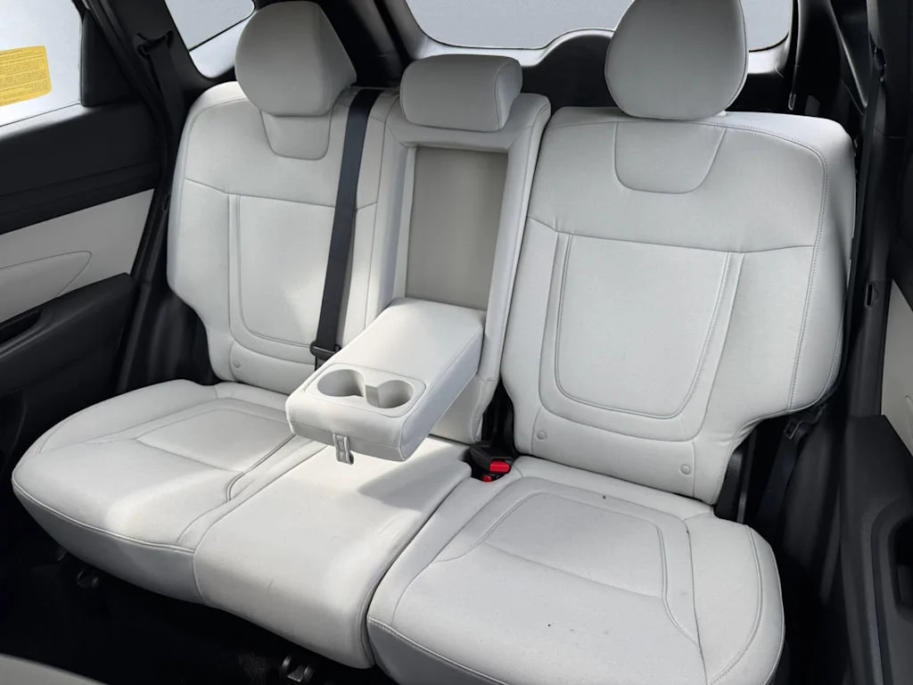 Used 2025 White Hyundai SE image 20
