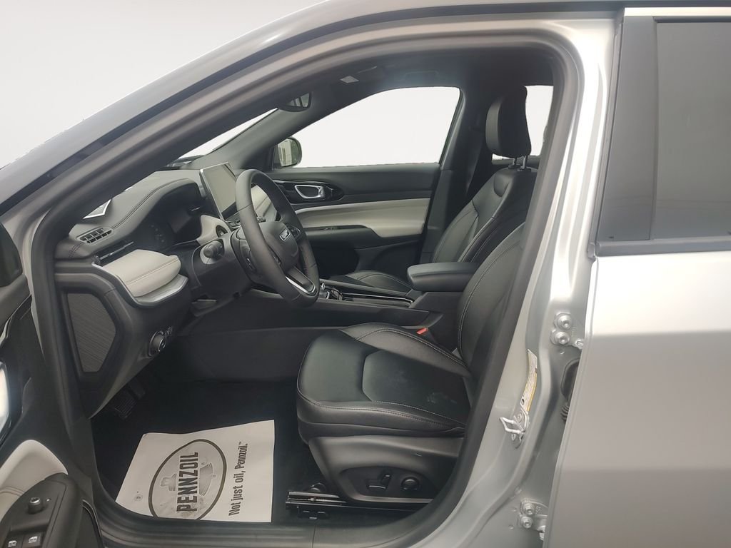 Used 2025 Silver Jeep Limited image 9