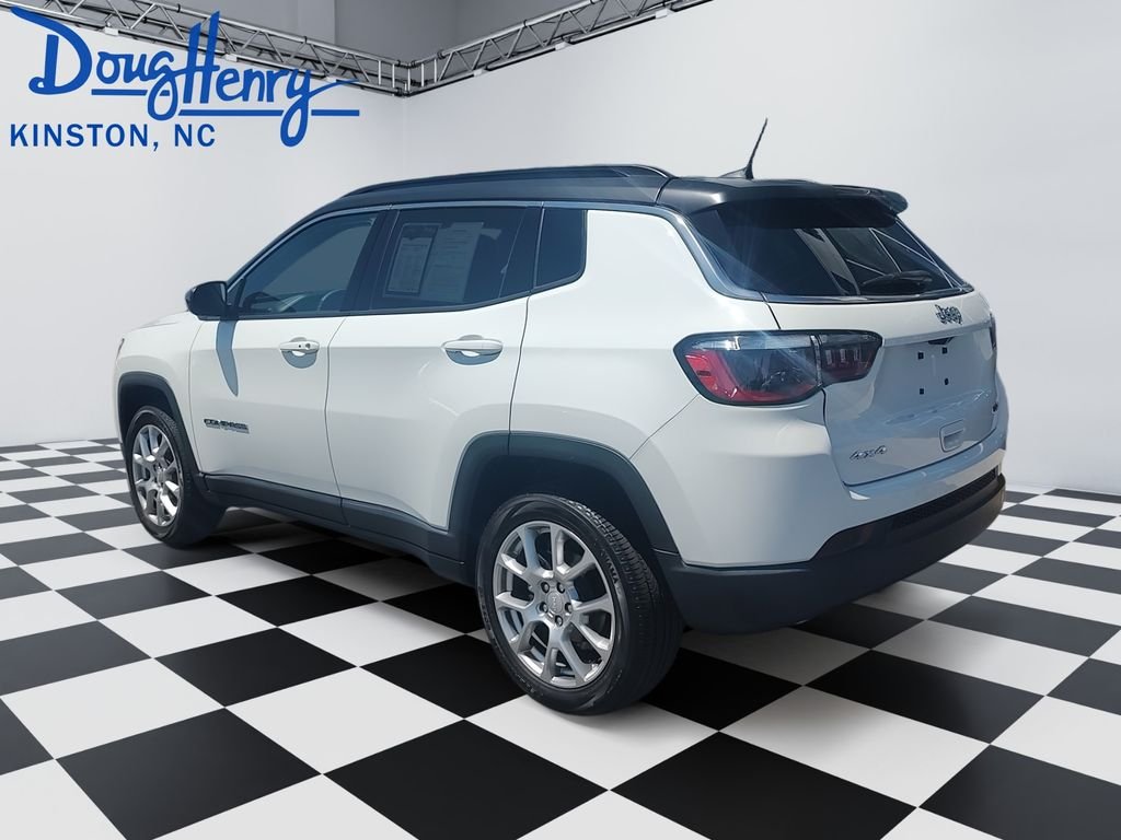 Used 2023 White Jeep Latitude Lux image 3