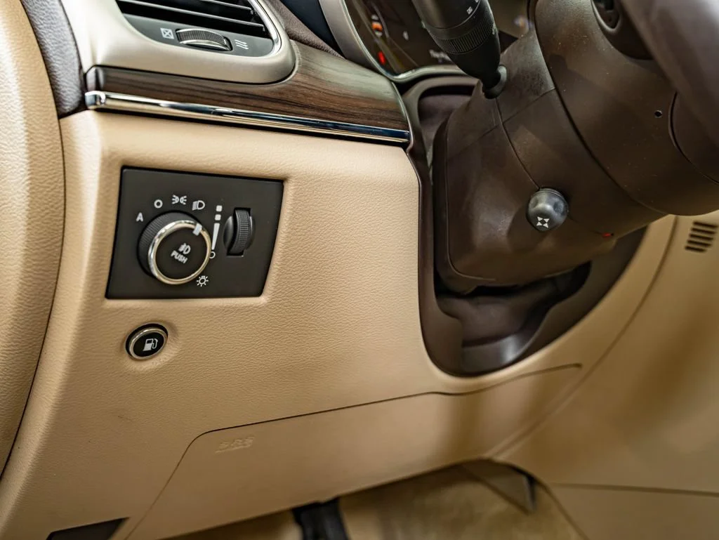 Used 2015 Billet Silver Metallic Clearcoat Jeep Overland image 20