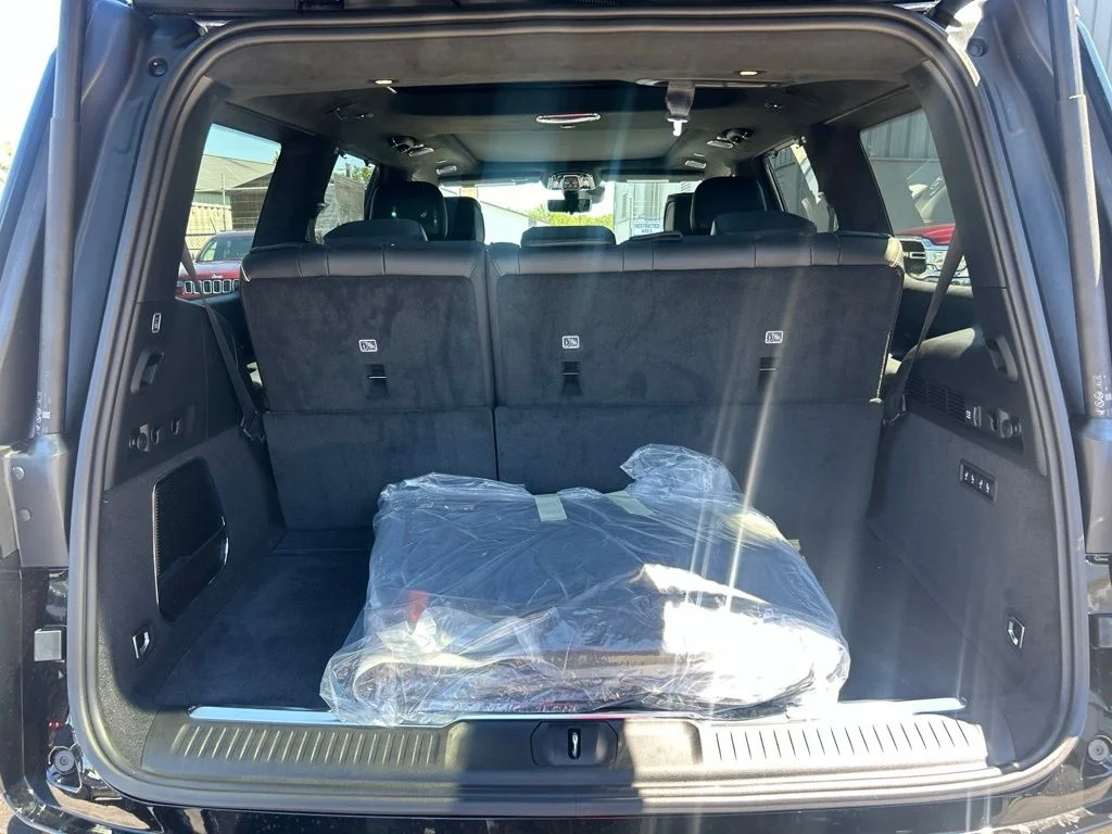 New 2026 High Gloss Black Exterior Paint Jeep Summit Reserve image 7