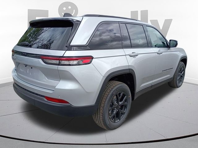 New 2026 Silver Zynith Exterior Paint Jeep Laredo Altitude image 5