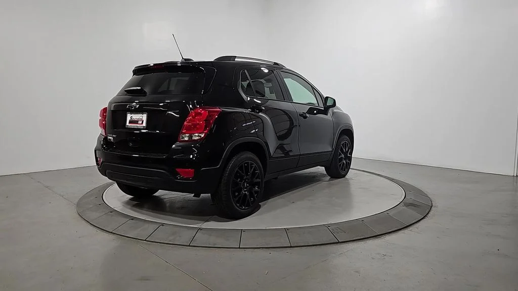 Used 2022 Black Metallic Chevrolet LT image 5