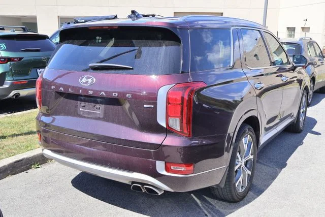 Used 2022 Red Hyundai Limited image 4