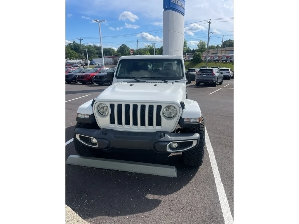 2022 Jeep Gladiator Overland's photo