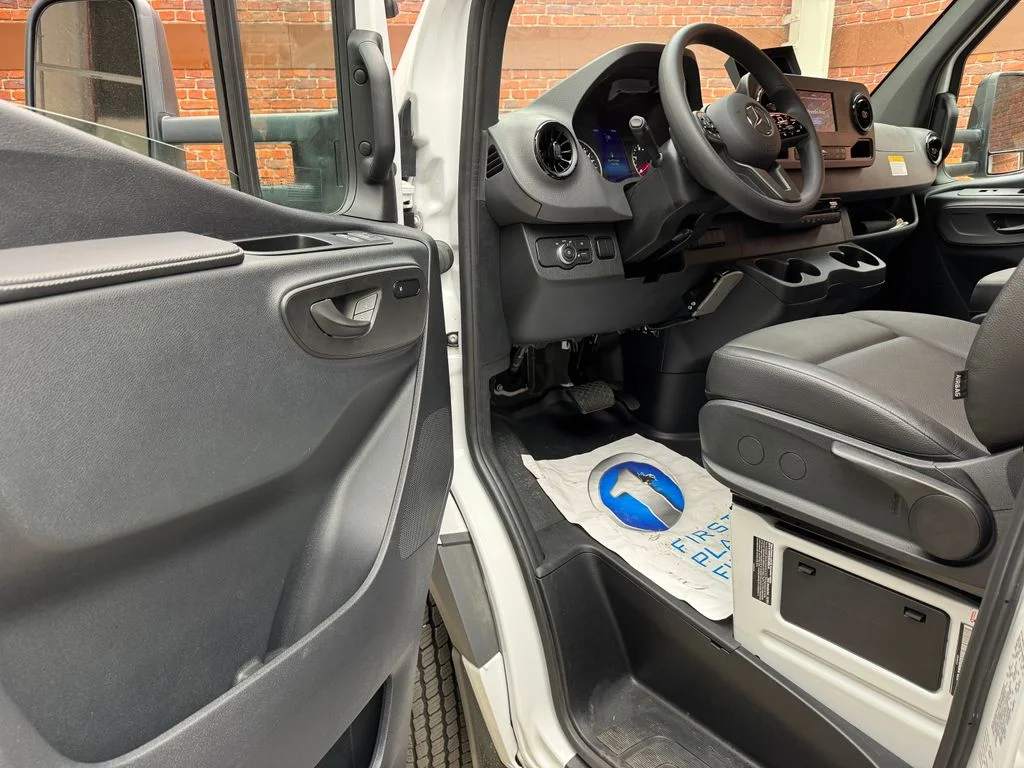 Used 2024 White Mercedes-Benz Standard Roof image 23