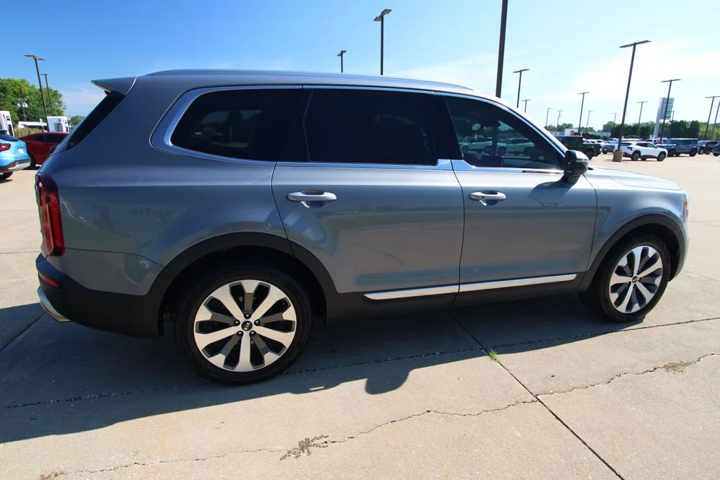 Used 2021 Everlasting Silver Kia EX image 5