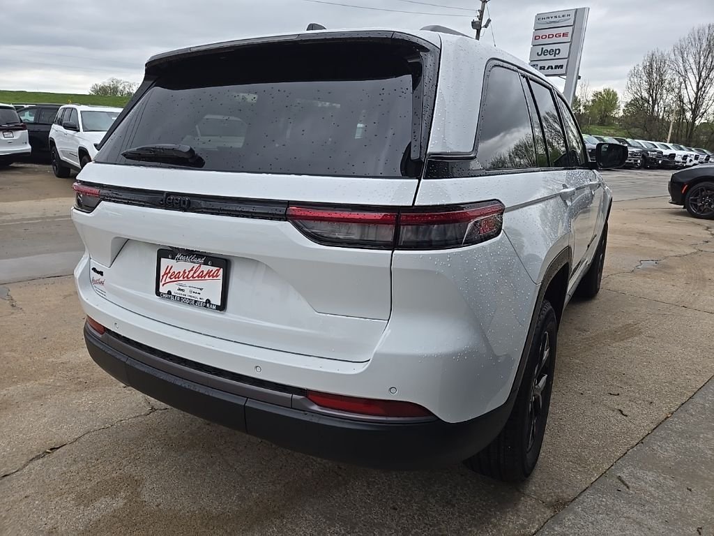 New 2026 Bright White Clear-Coat Exterior Paint Jeep Altitude image 10