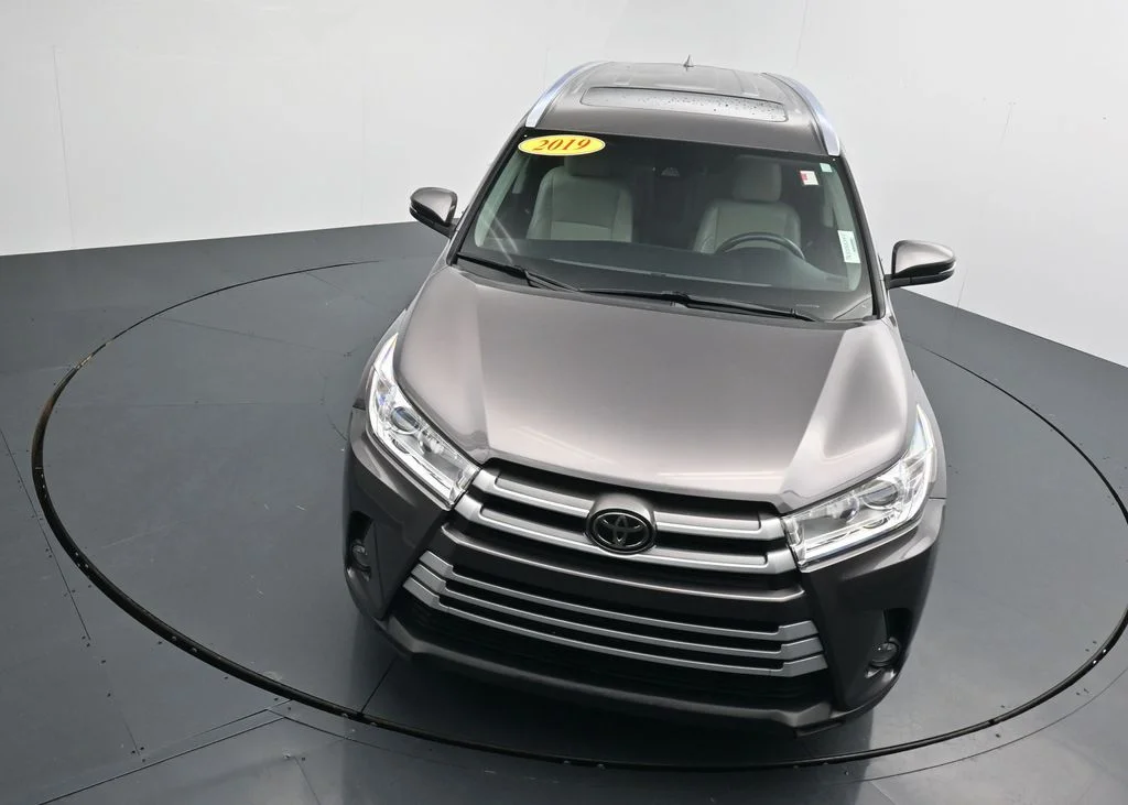 Used 2019 Gray Toyota XLE image 24