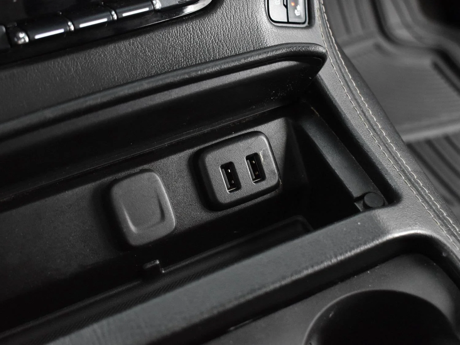 Used 2018 Black Chevrolet Premier image 29
