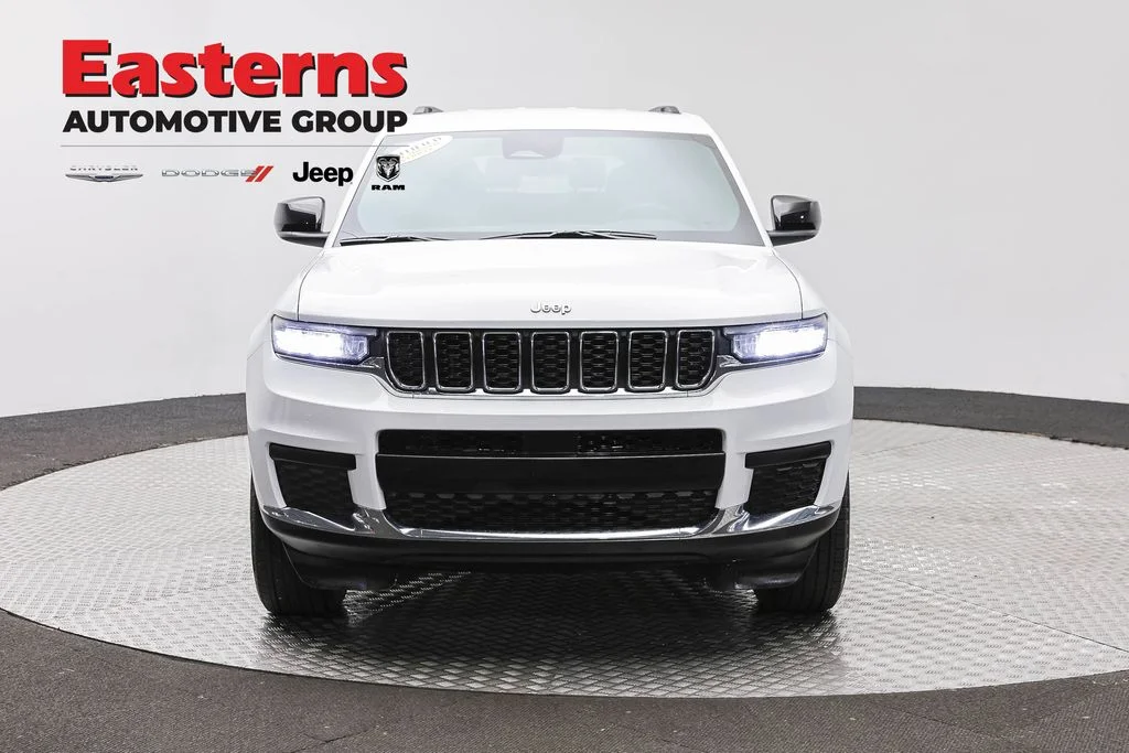 Certified Used 2025 White Jeep Laredo image 2