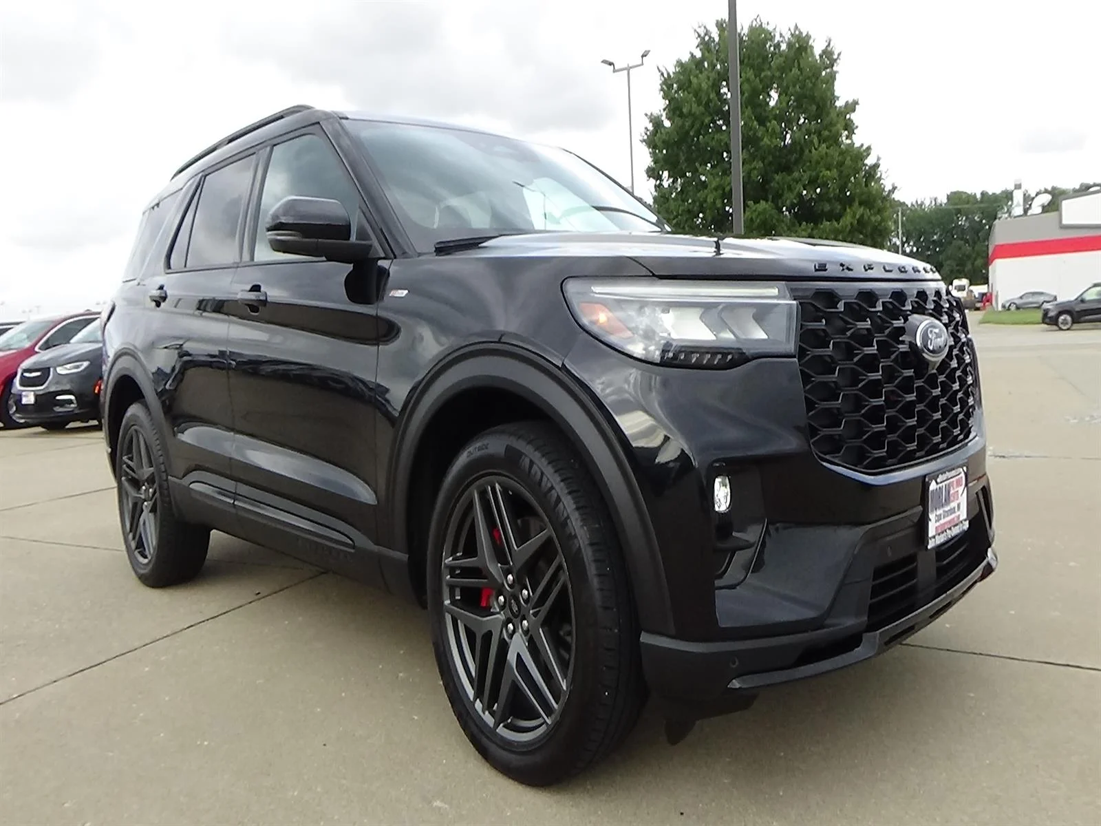 Used 2025 Agate Black (um) Ford ST-Line image 4