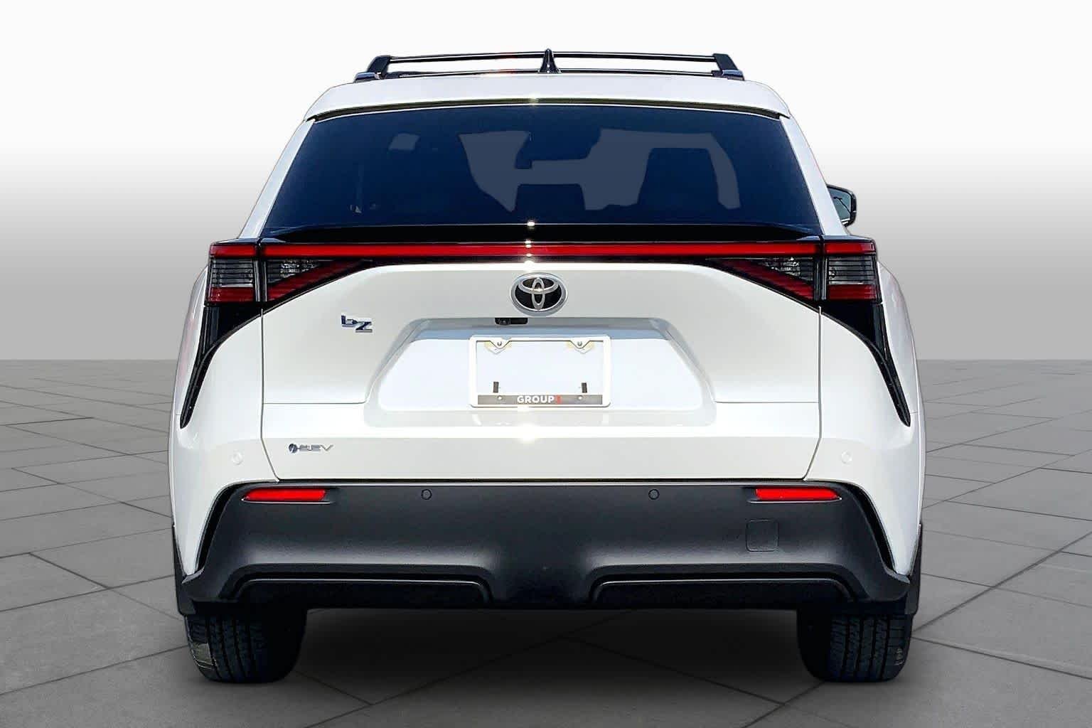 New 2026 Wind Chill Pearl Toyota XLE image 4