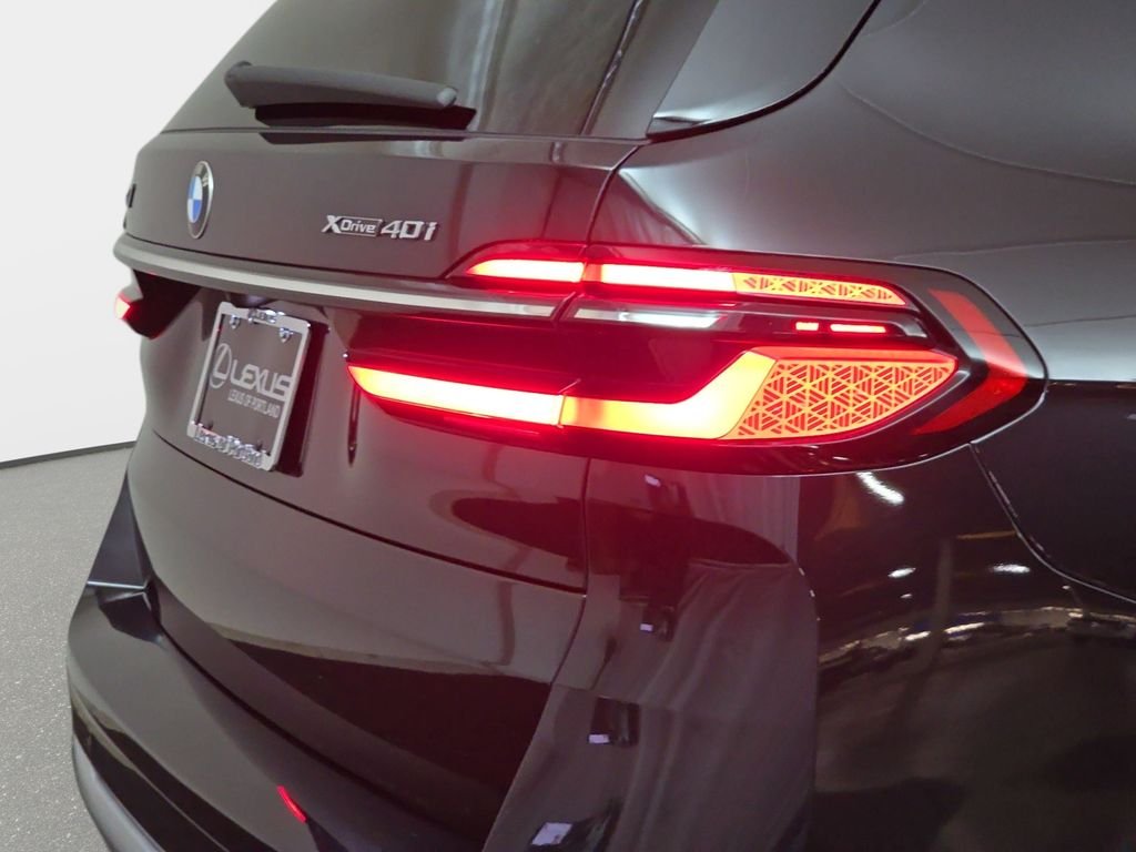 Used 2023 Black BMW xDrive40i image 36