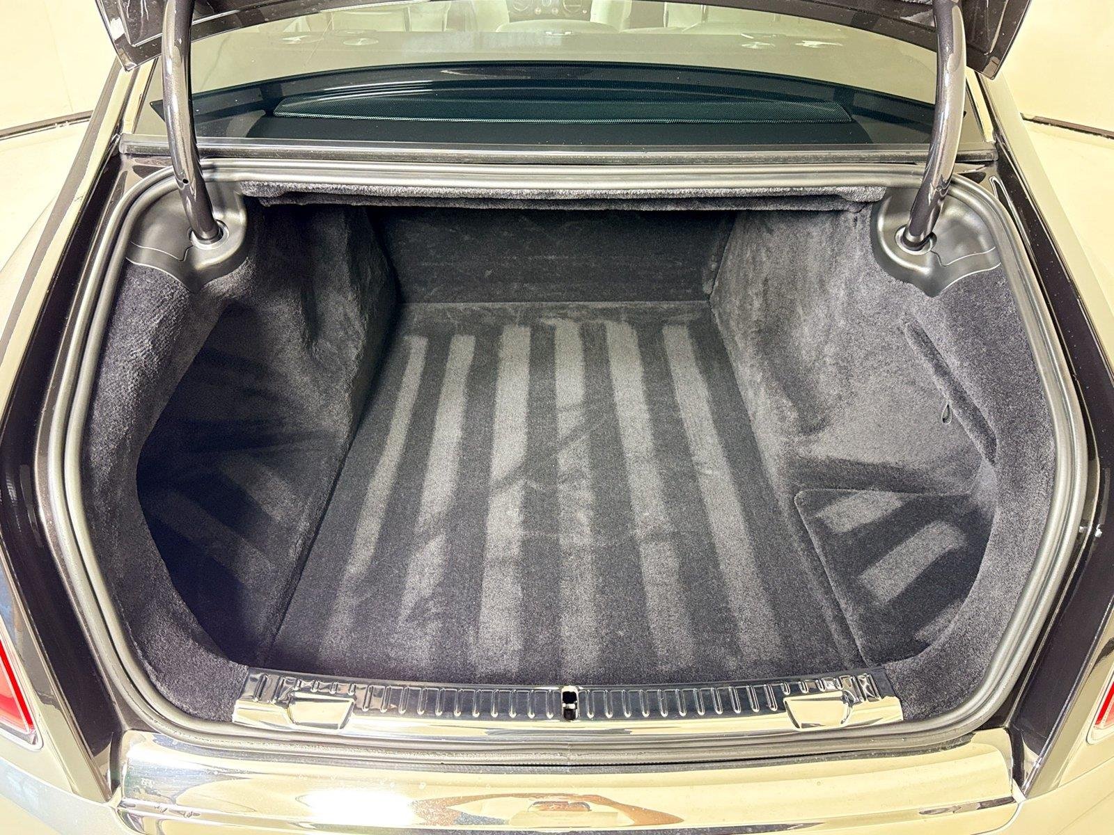 Used 2023 Jubilee Silver Rolls-Royce  image 31