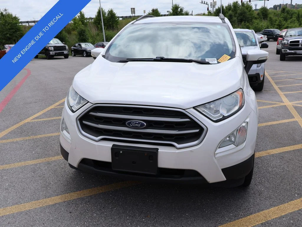 Used 2018 White Platinum Clearcoat Metallic Ford SE image 8