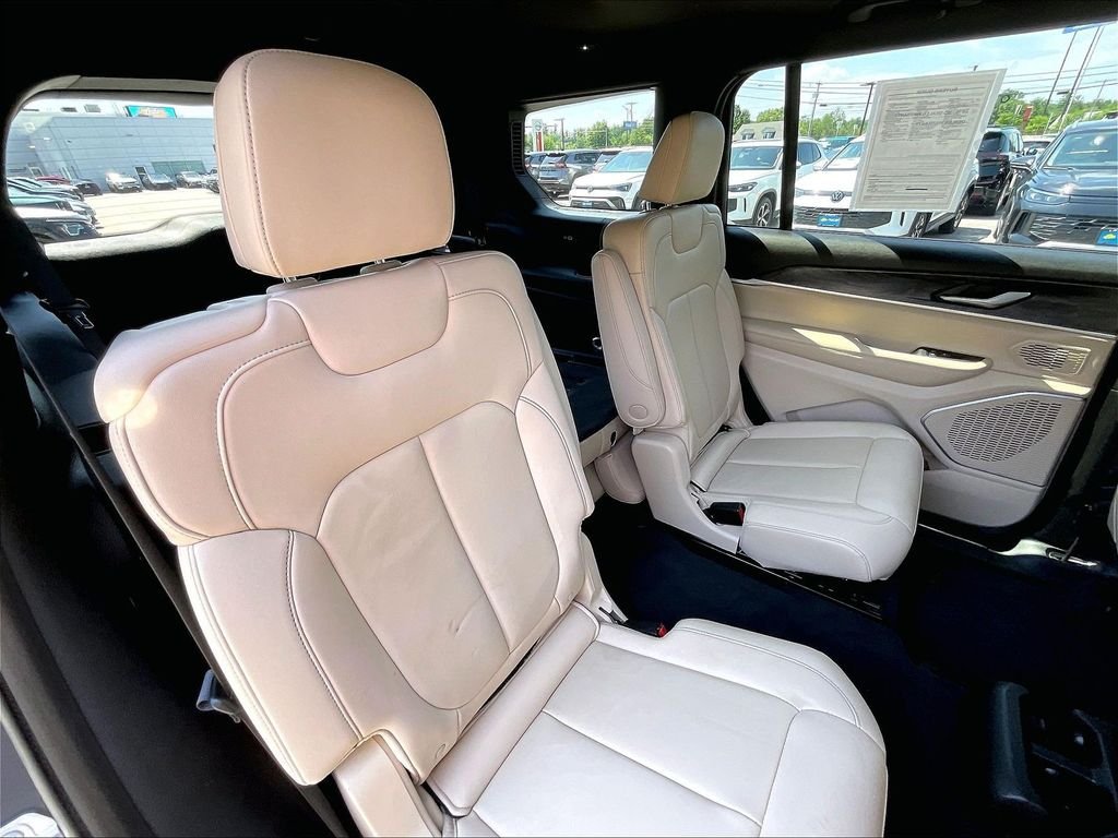 Used 2023 Baltic Gray Metallic Clearcoat Jeep Limited image 15