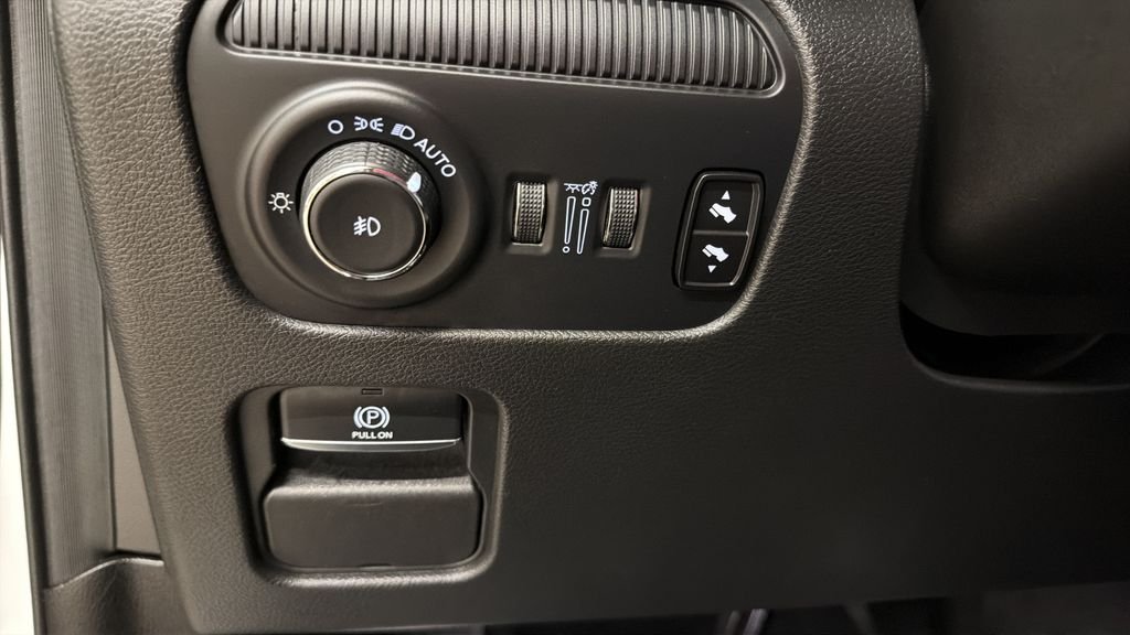 Used 2024 White Jeep Series III image 18