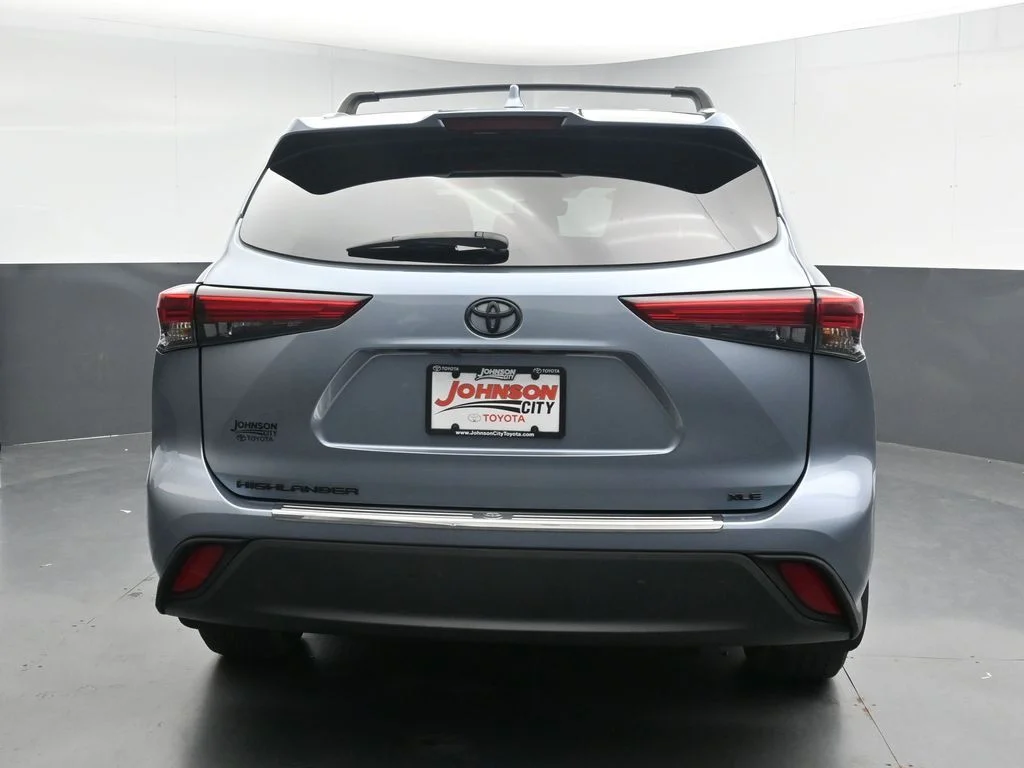 Used 2023  Toyota XLE image 8