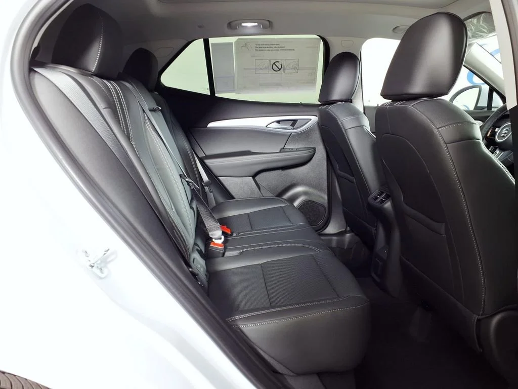 New 2026 Iridescent White Tricoat Buick Avenir image 27