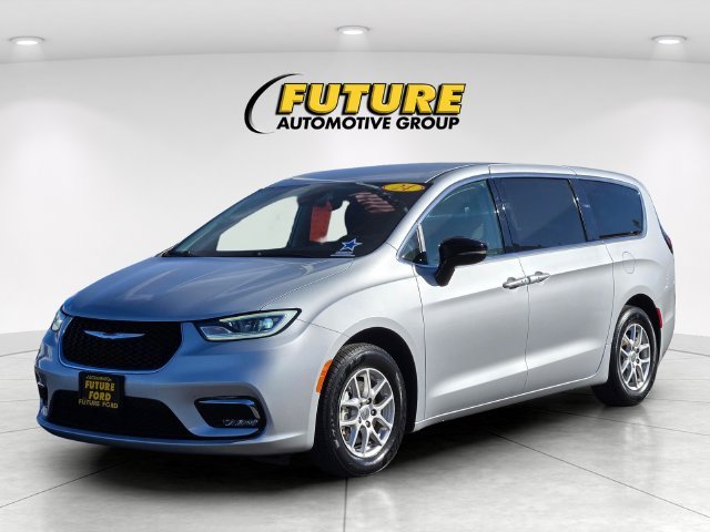Used 2024 Silver Chrysler Touring L image 8