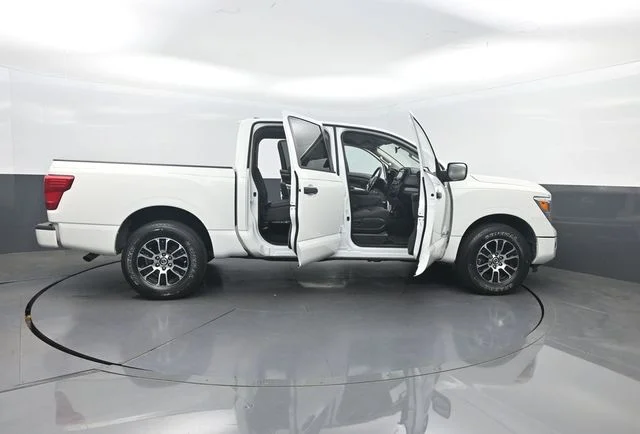 Used 2022 White Nissan SV image 41