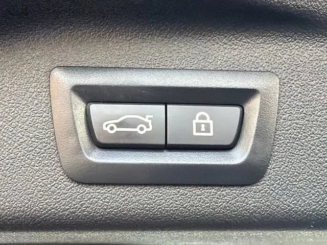 Used 2021 Gray BMW xDrive40i image 19