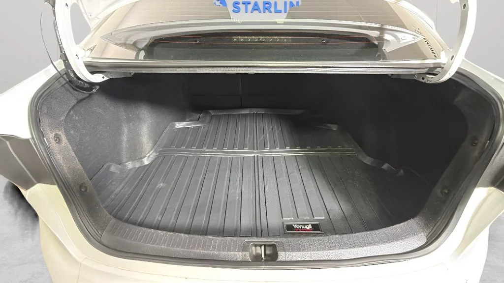 Used 2022 Off-white Toyota SE image 26