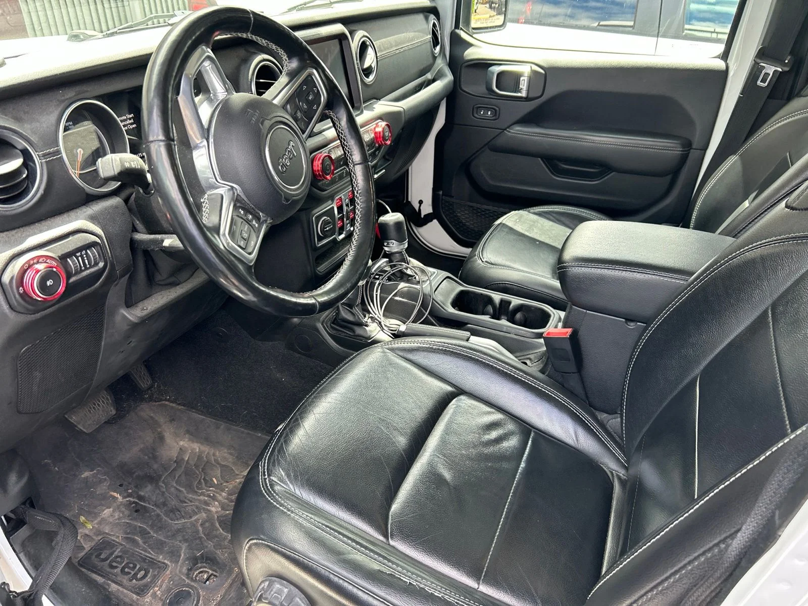 Used 2019 White Jeep Unlimited Sahara image 5