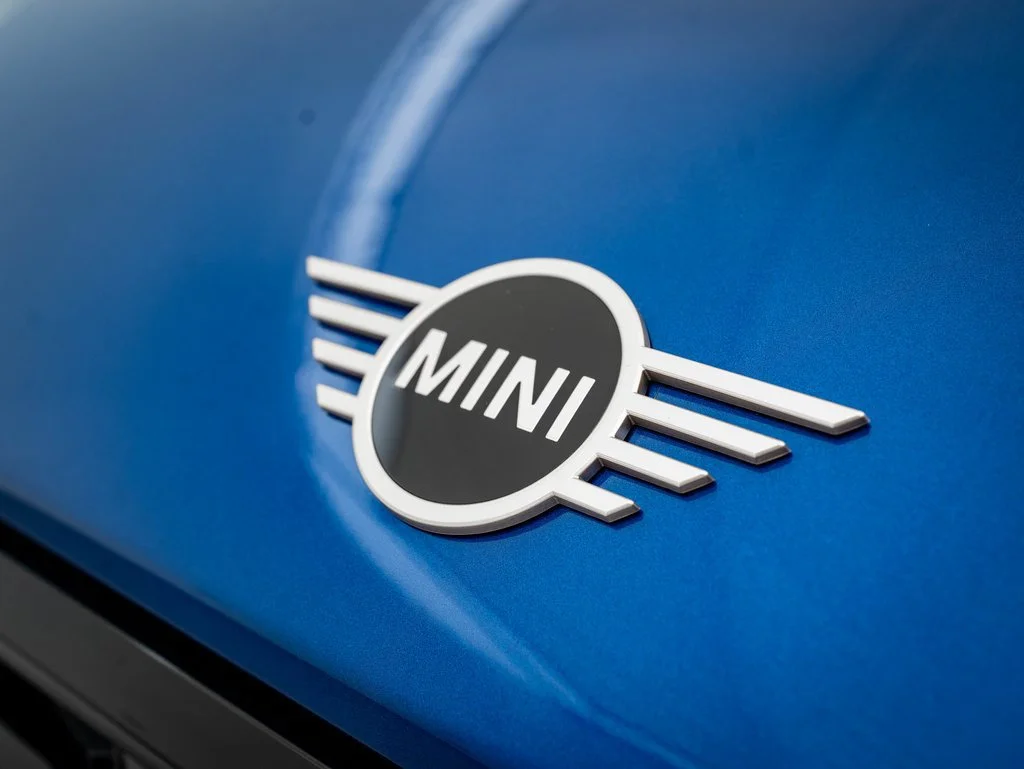 Certified Used 2026 Blazing Blue Metallic MINI Iconic image 4