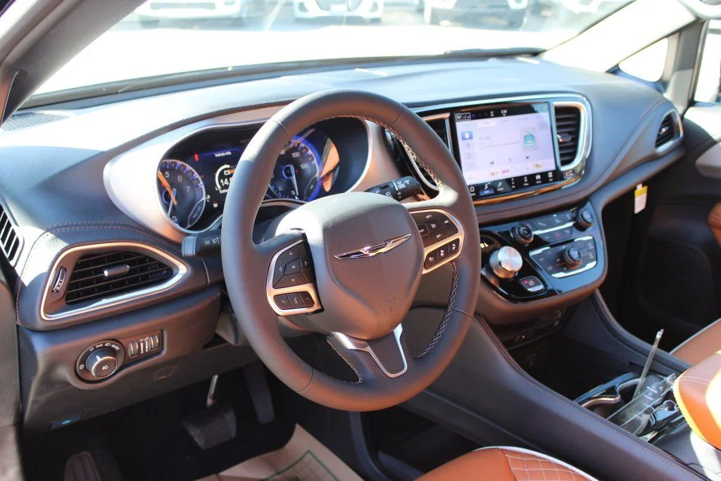 2026 Chrysler Pacifica Pinnacle - Photo 12