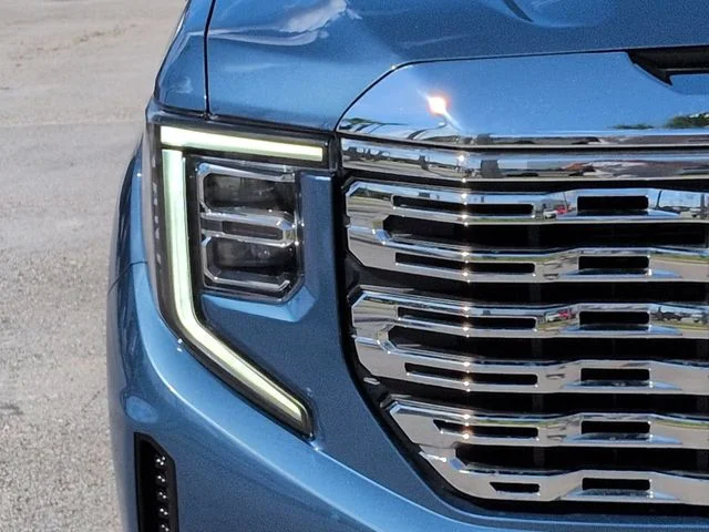 Used 2024  GMC Denali image 9