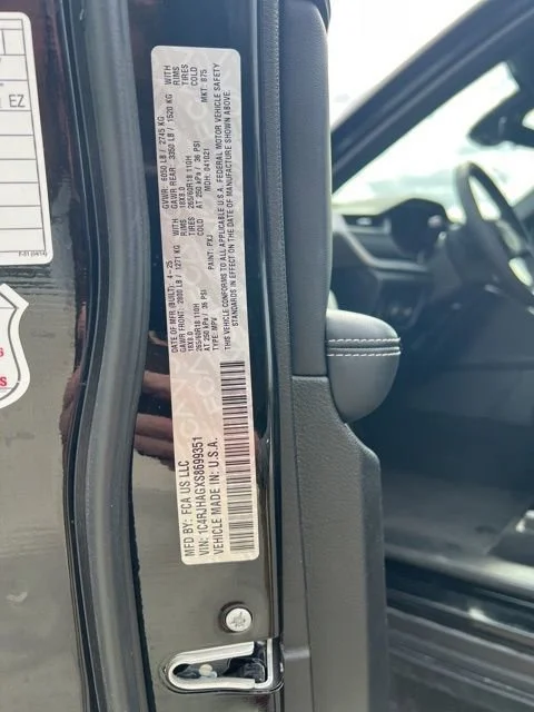 Used 2025 Black Jeep Altitude image 28