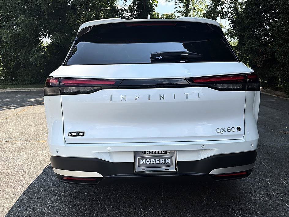 New 2027 Radiant White INFINITI PURE image 25