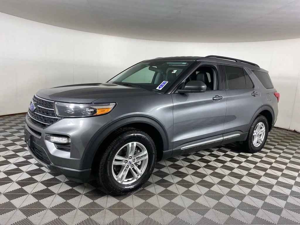 Used 2022 Gray Metallic Ford XLT image 4