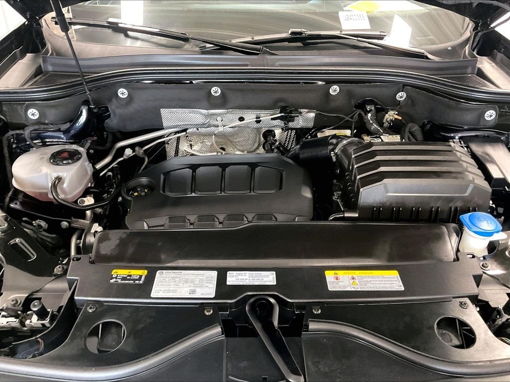 Certified Used 2025 Black Volkswagen 2.0T SEL image 31