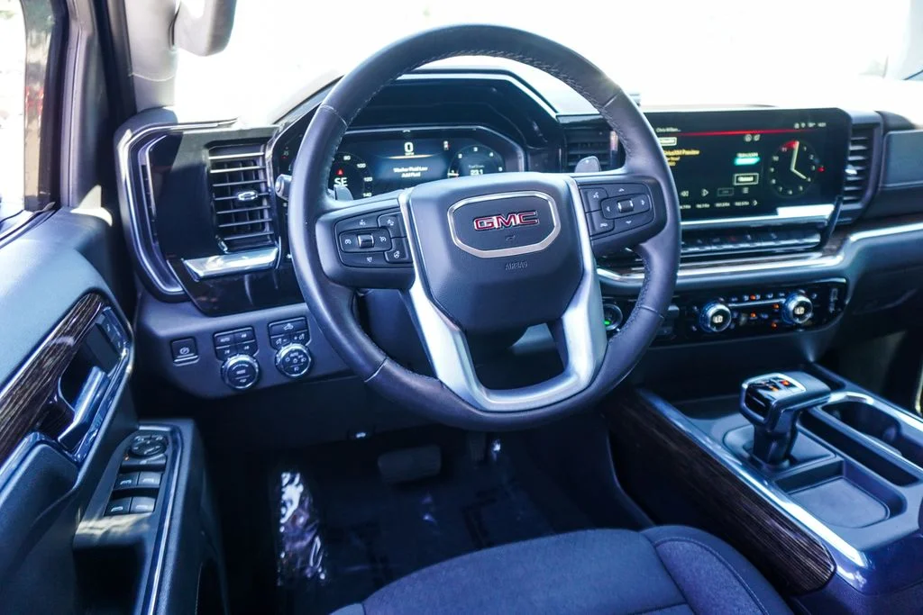 Used 2023 Silver GMC Elevation image 12